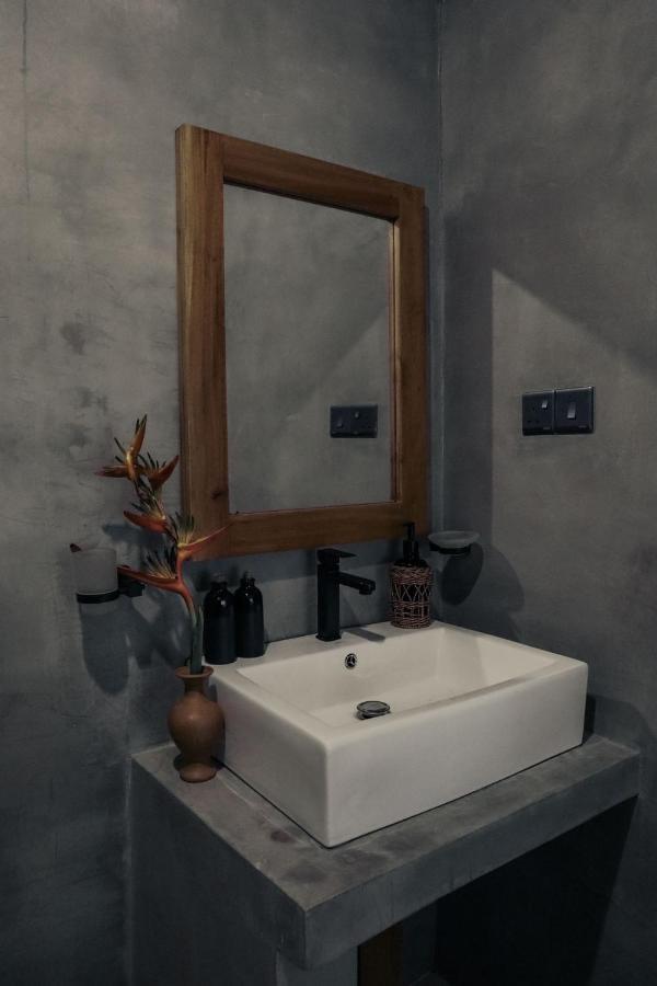 Hotel New- Gitano Surf Beachfront Ahangama Extérieur photo